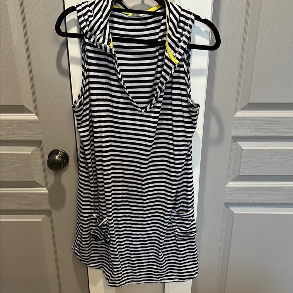 Dakini Black and White Sleeveless Sailor Collar Hooded Tunic